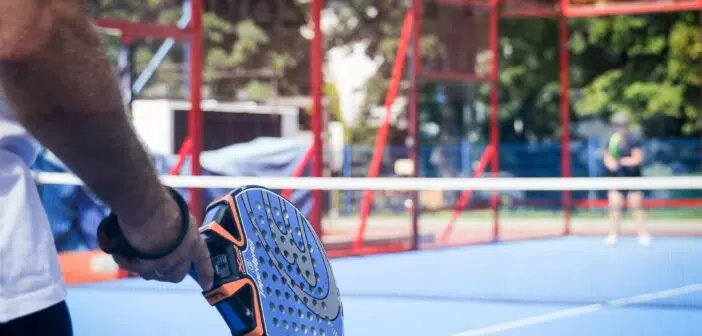 Hvad er padel tennis?: Ultimativ guide med regler, træning, tips og fun facts